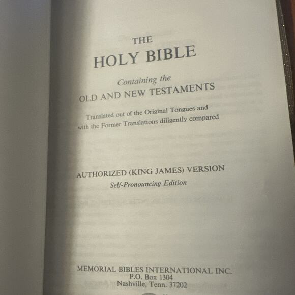 VTG KJV Holy Bible Illustrated Memorial Edition Wood Cedar Box Union Made USA - Picture 15 of 16